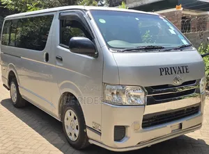 Toyota HiAce 2015 Silver