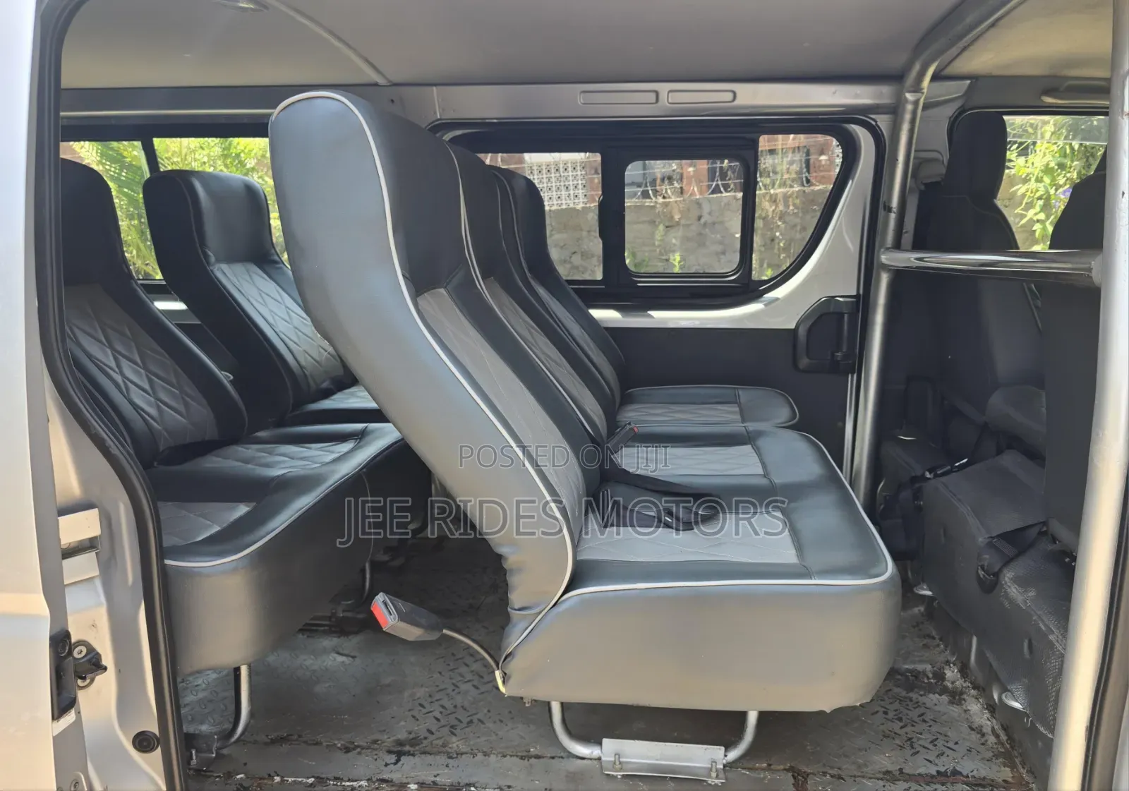 Toyota HiAce 2015 Silver