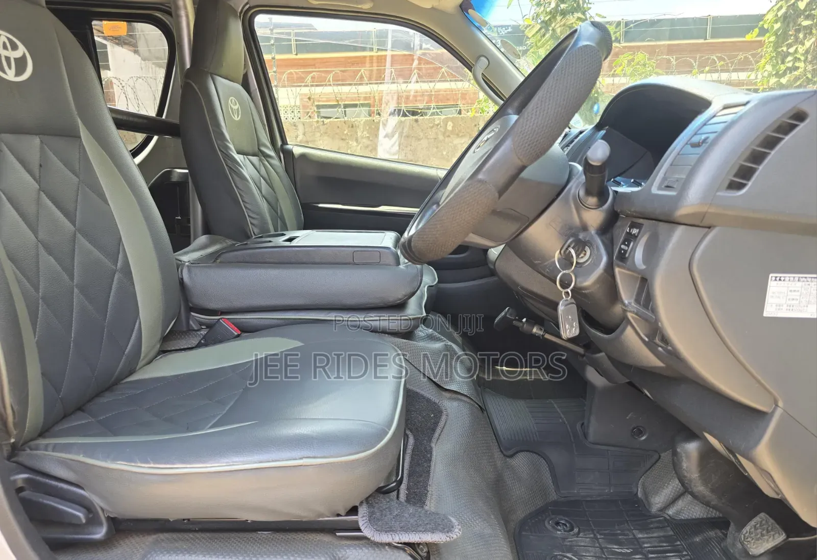Toyota HiAce 2015 Silver