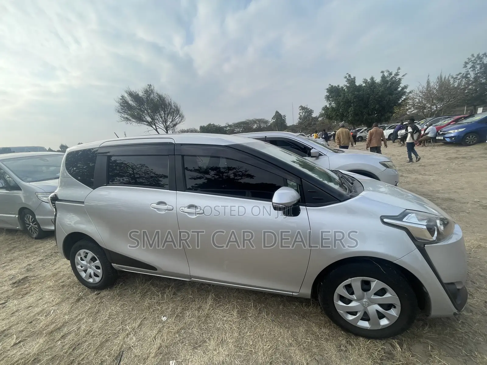 Toyota Sienta 2016 Silver