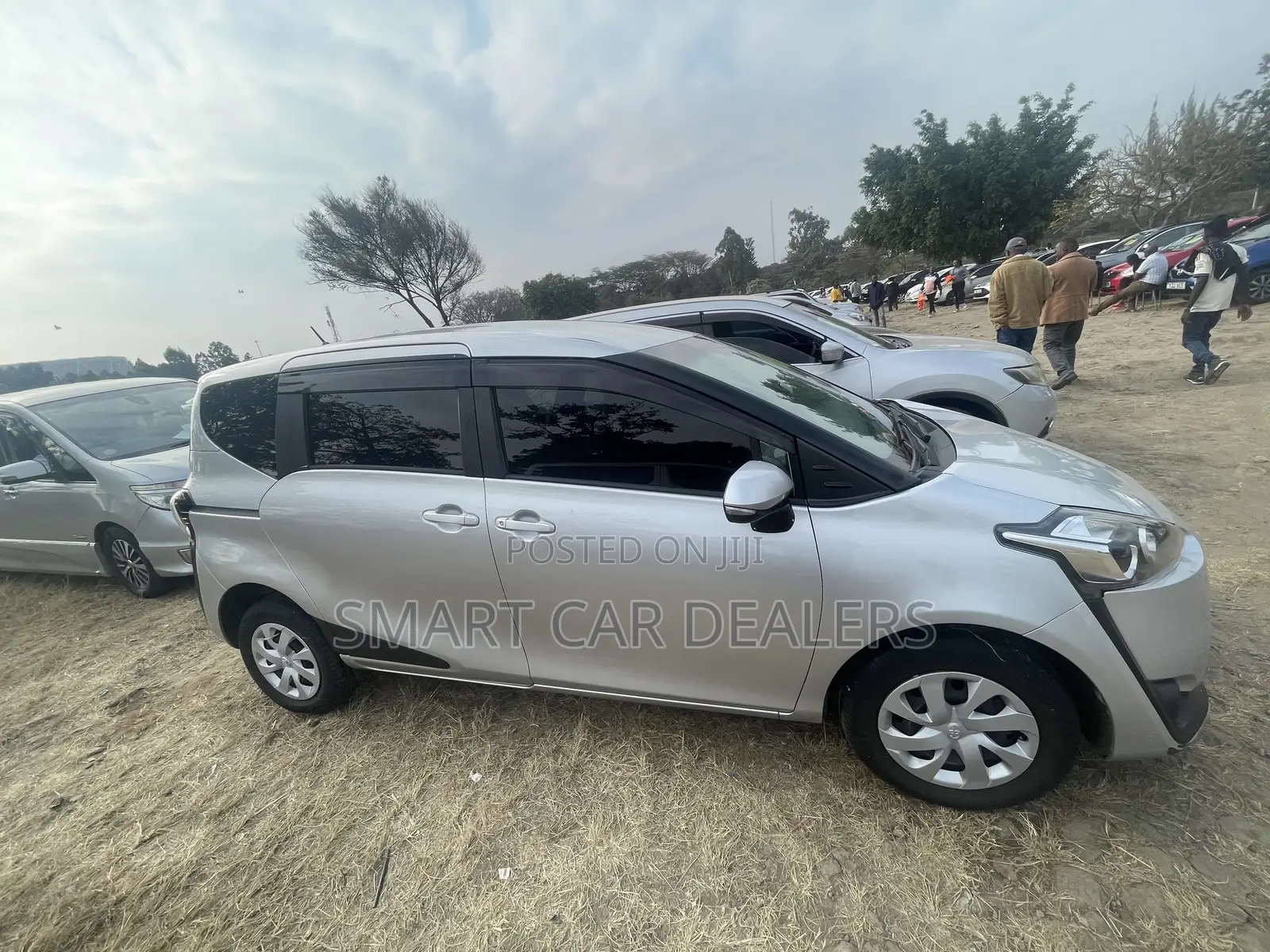 Toyota Sienta 2016 Silver