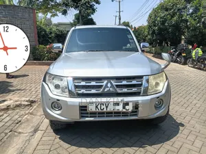 Mitsubishi Pajero 2012 Silver