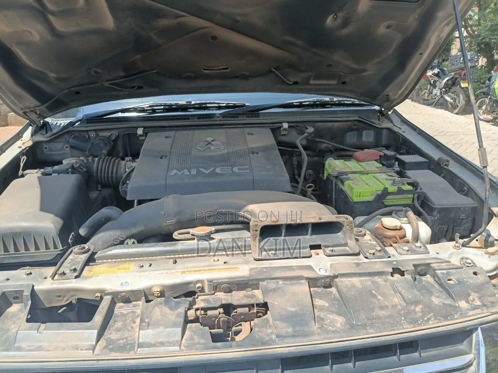 Mitsubishi Pajero 2012 Silver