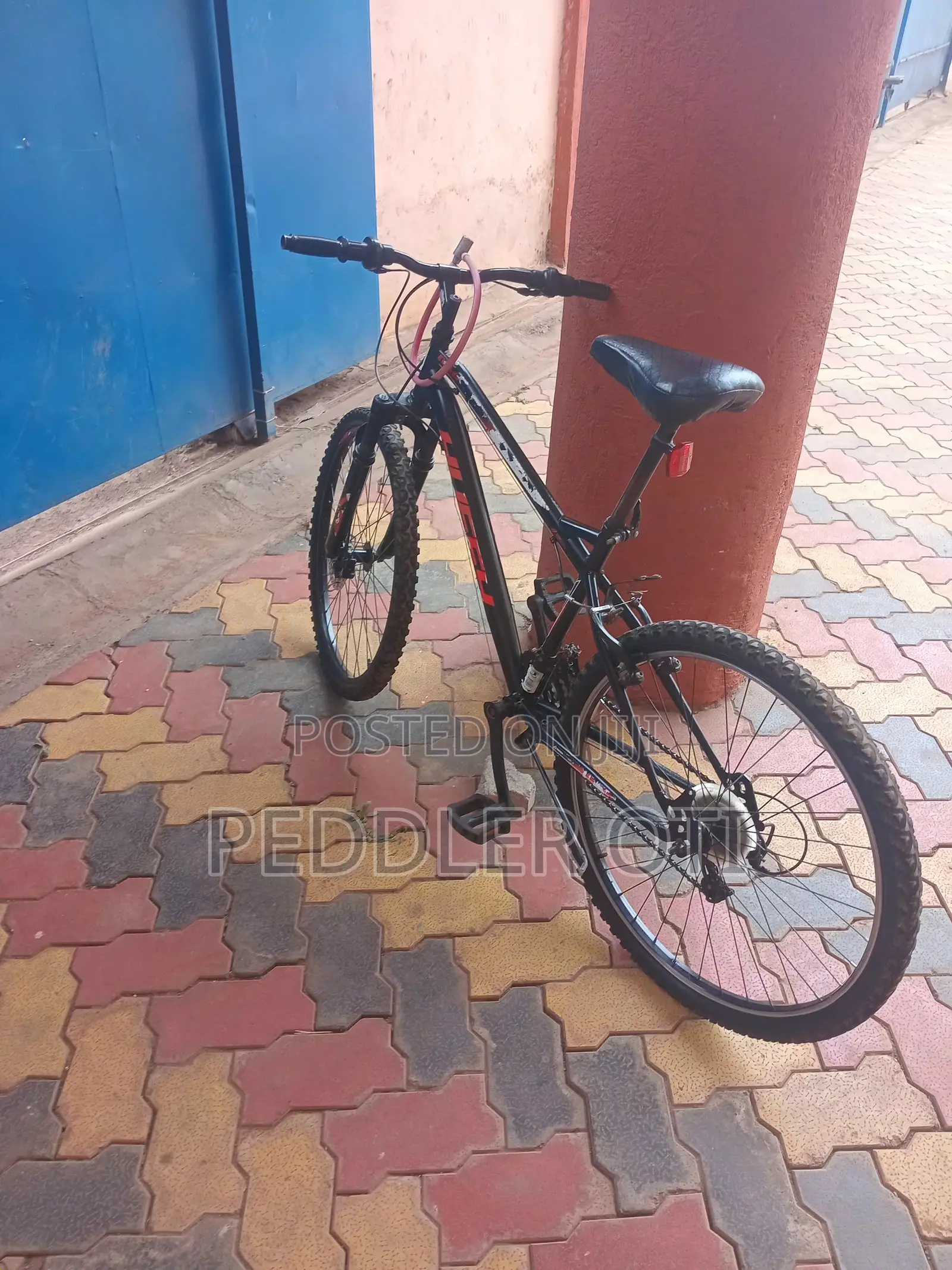 Huffy 21 Speed MTB Adult Bike Size 26 Front Suspension and Disc Break