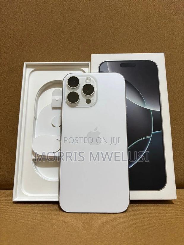 Apple iPhone 16 Pro Max 256 GB White - thumbnail 3