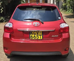 Toyota Auris 2011 Red