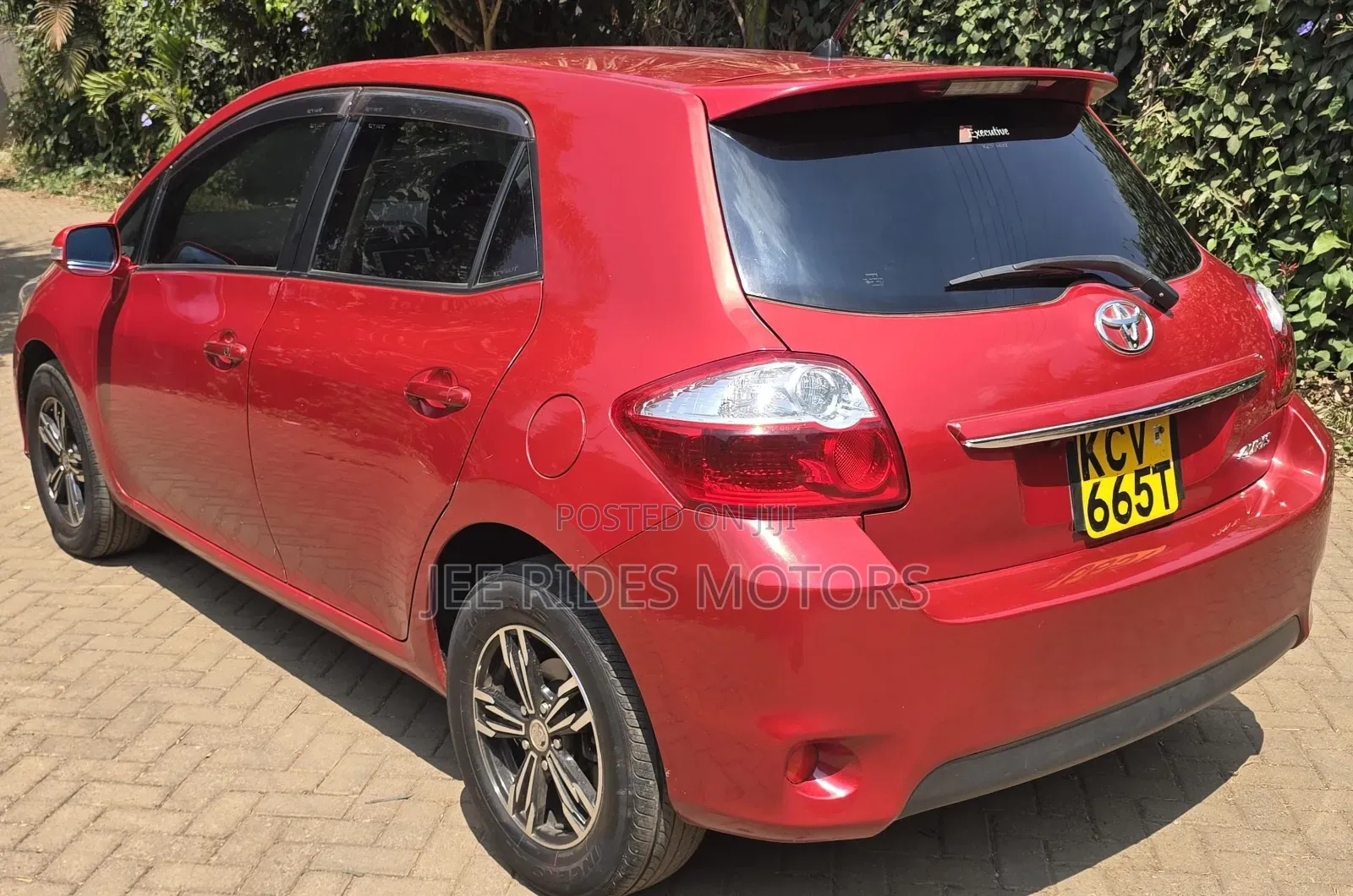 Toyota Auris 2011 Red