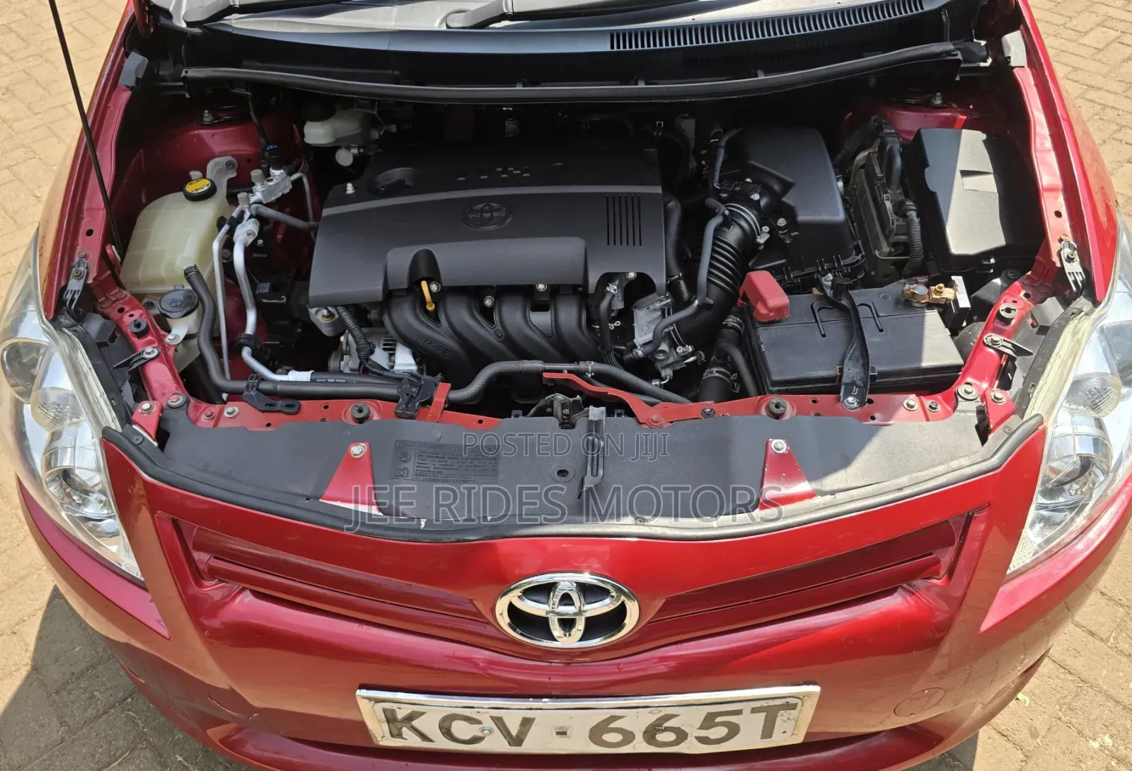 Toyota Auris 2011 Red