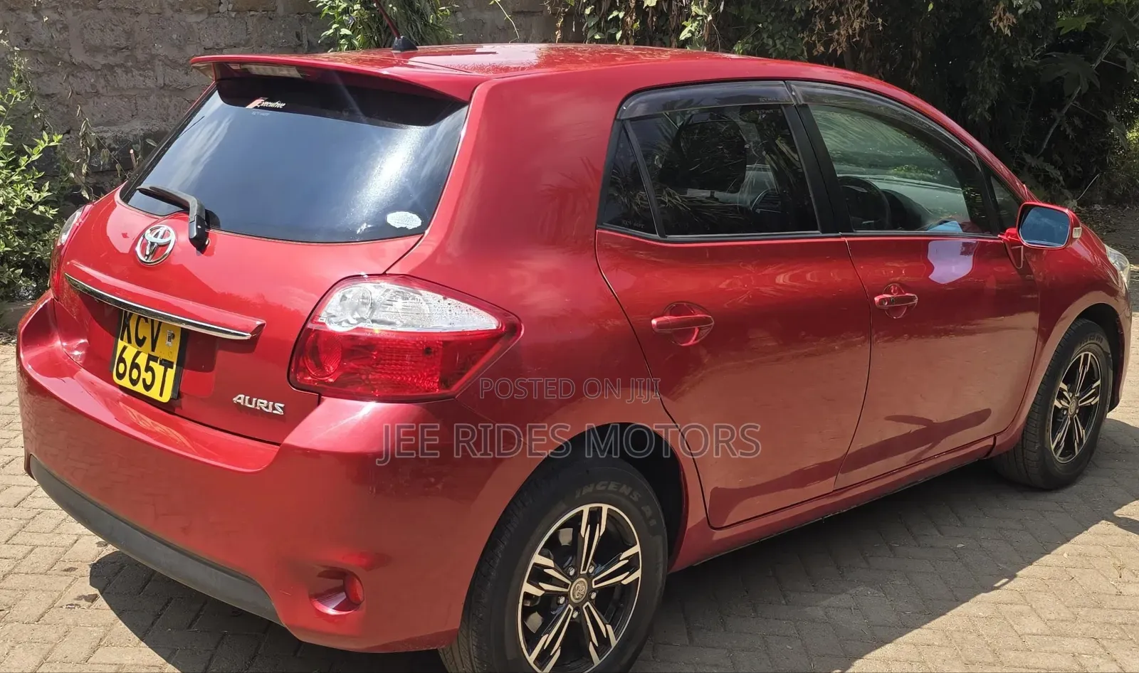 Toyota Auris 2011 Red
