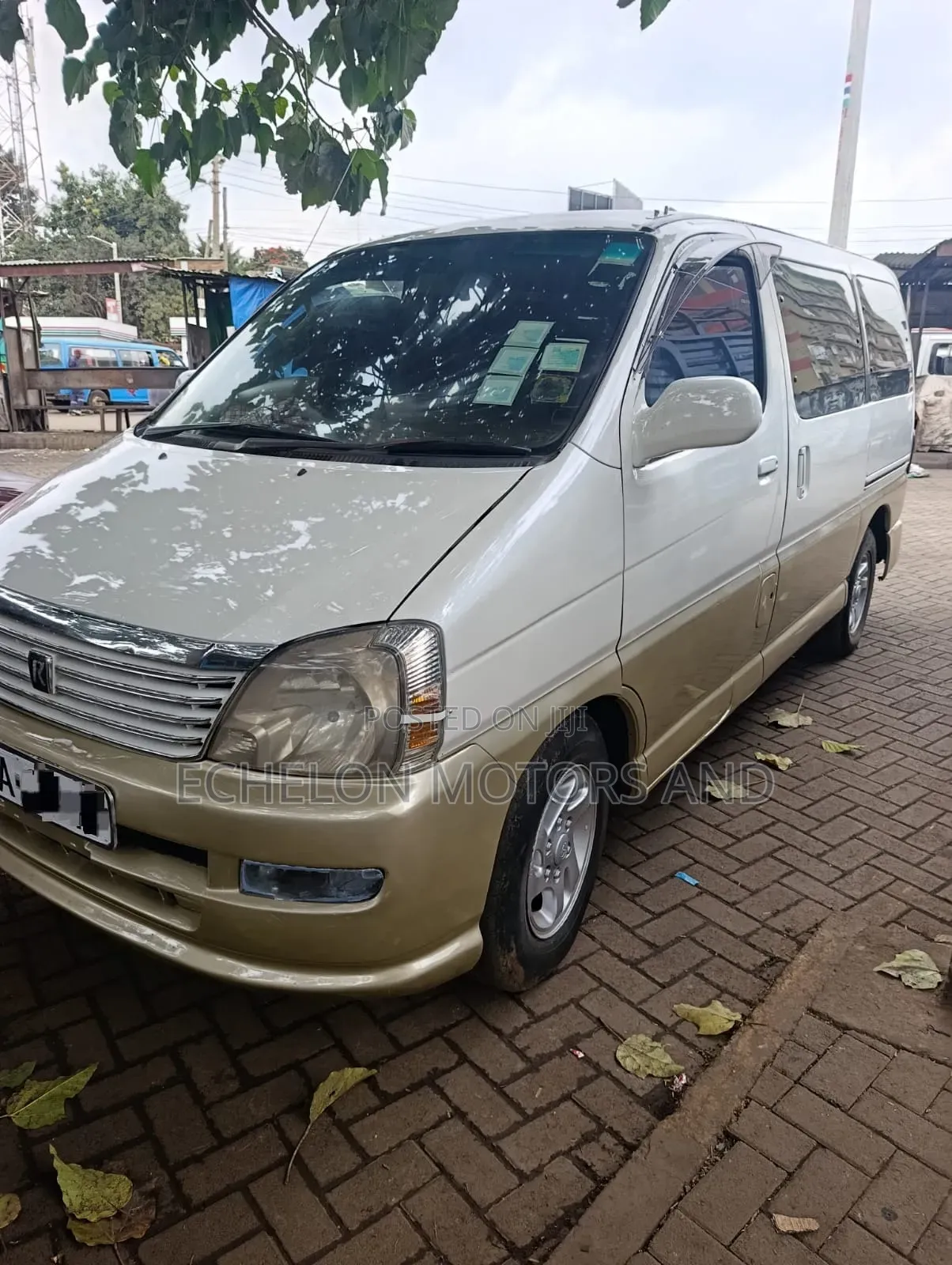 Toyota Grand HiAce 2000 White