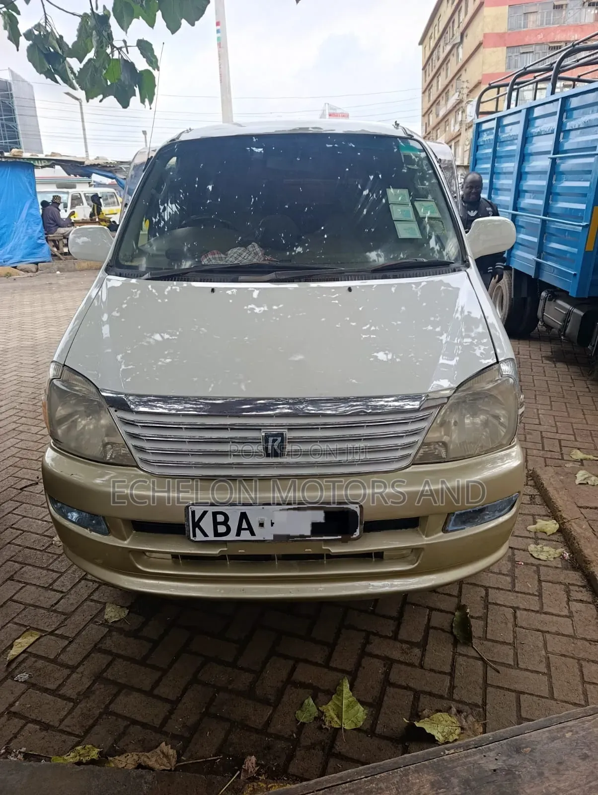 Toyota Grand HiAce 2000 White