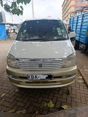 Toyota Grand HiAce 2000 White