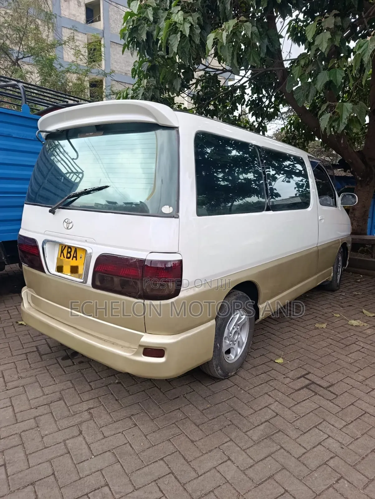 Toyota Grand HiAce 2000 White