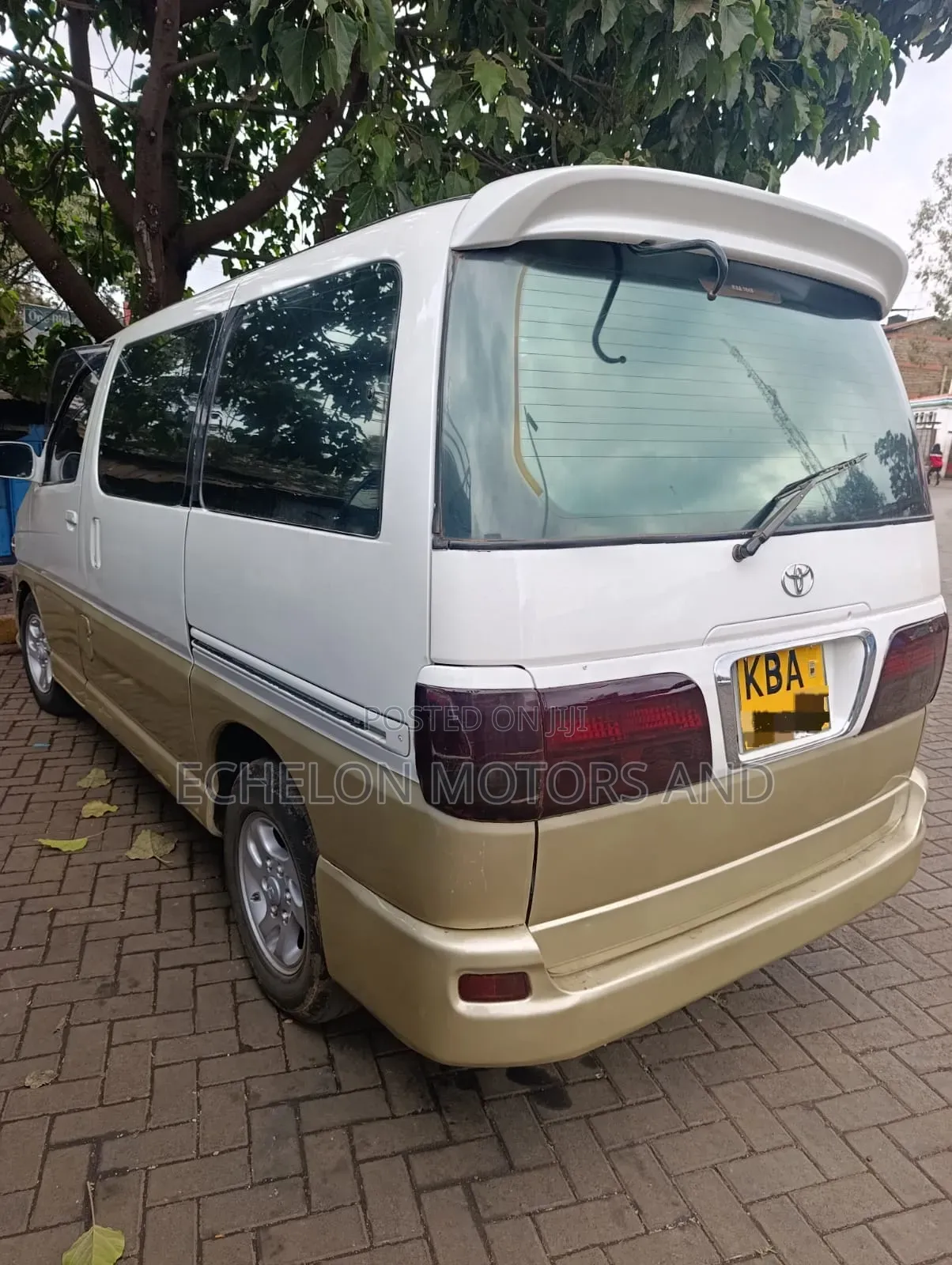 Toyota Grand HiAce 2000 White