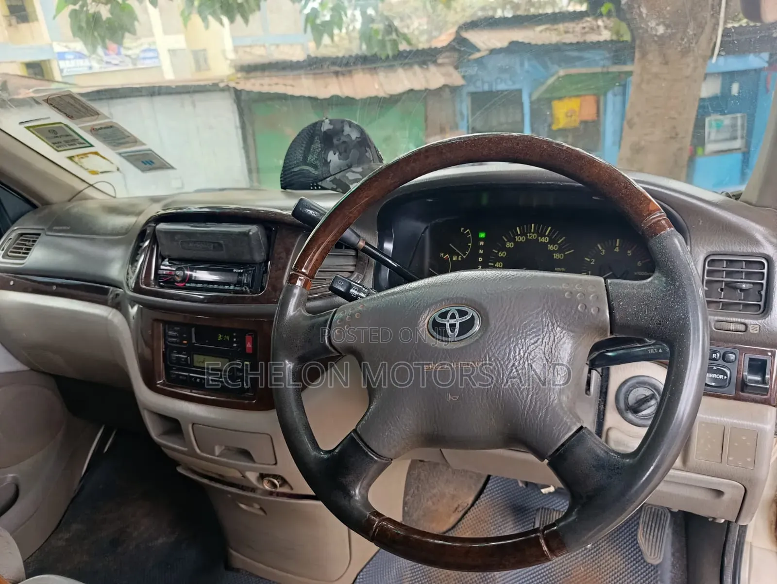 Toyota Grand HiAce 2000 White