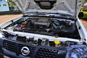Nissan NP300 2019 White