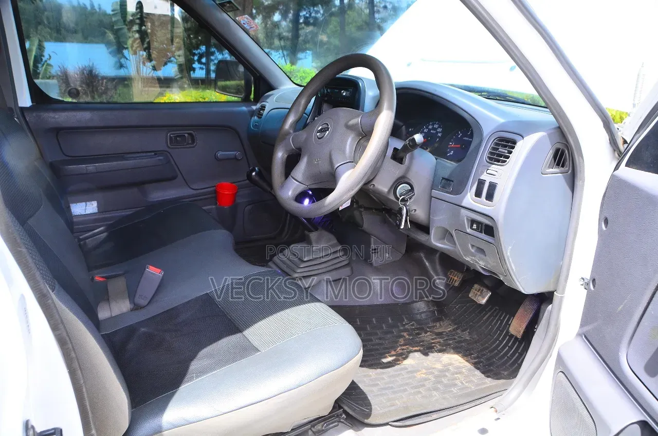 Nissan NP300 2019 White
