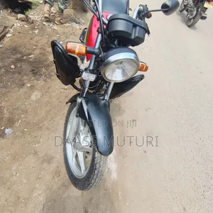 Honda CB 2022 Red