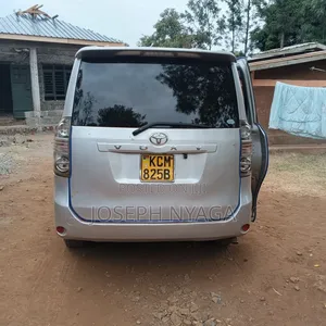 Toyota Voxy 2010 Gray