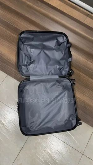 Kids Luggage 18 Inches Suitcase at 4500