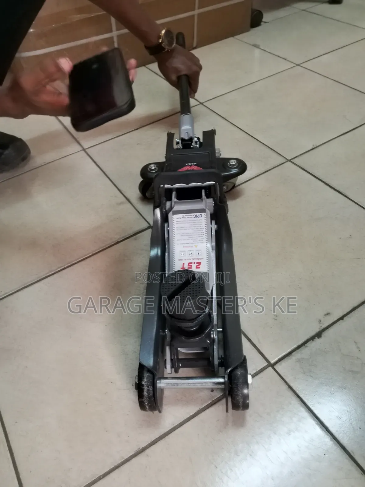 2.5 T Trolley Jack ( Light Vehicles)