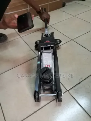 2.5 T Trolley Jack ( Light Vehicles)