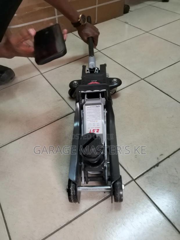 2.5 T Trolley Jack ( Light Vehicles)