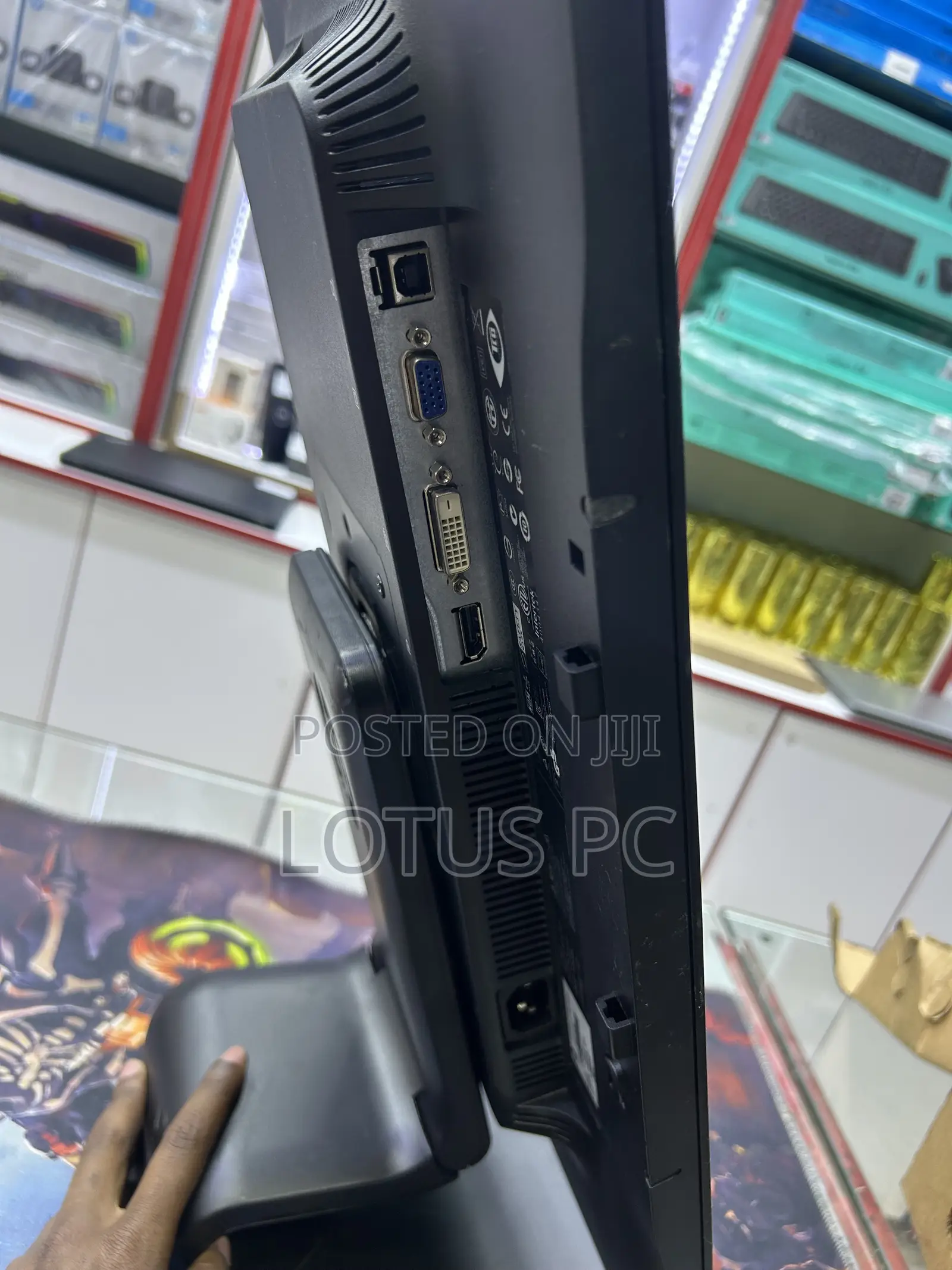 HP 24” With Adjustable Stand