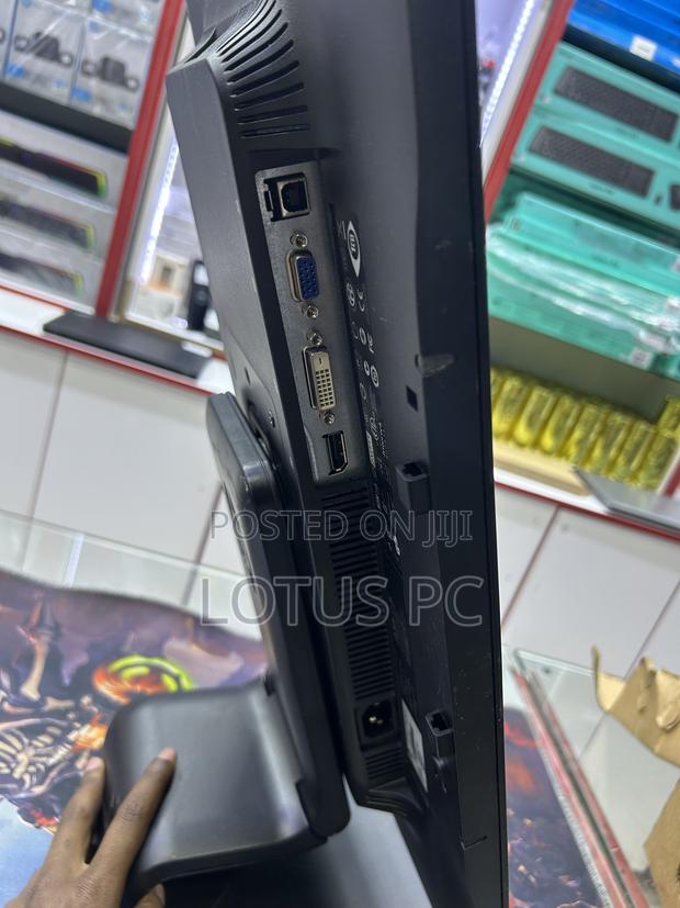 HP 24” With Adjustable Stand - thumbnail 3