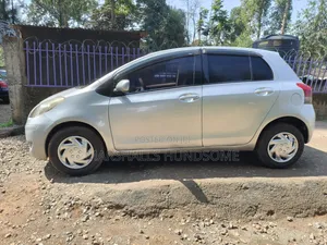 Toyota Vitz 2007 Silver