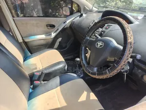 Toyota Vitz 2007 Silver