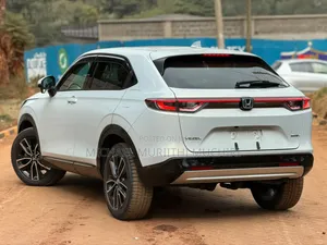 Honda Vezel 2021 Off white