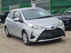 Toyota Vitz 2019 Silver