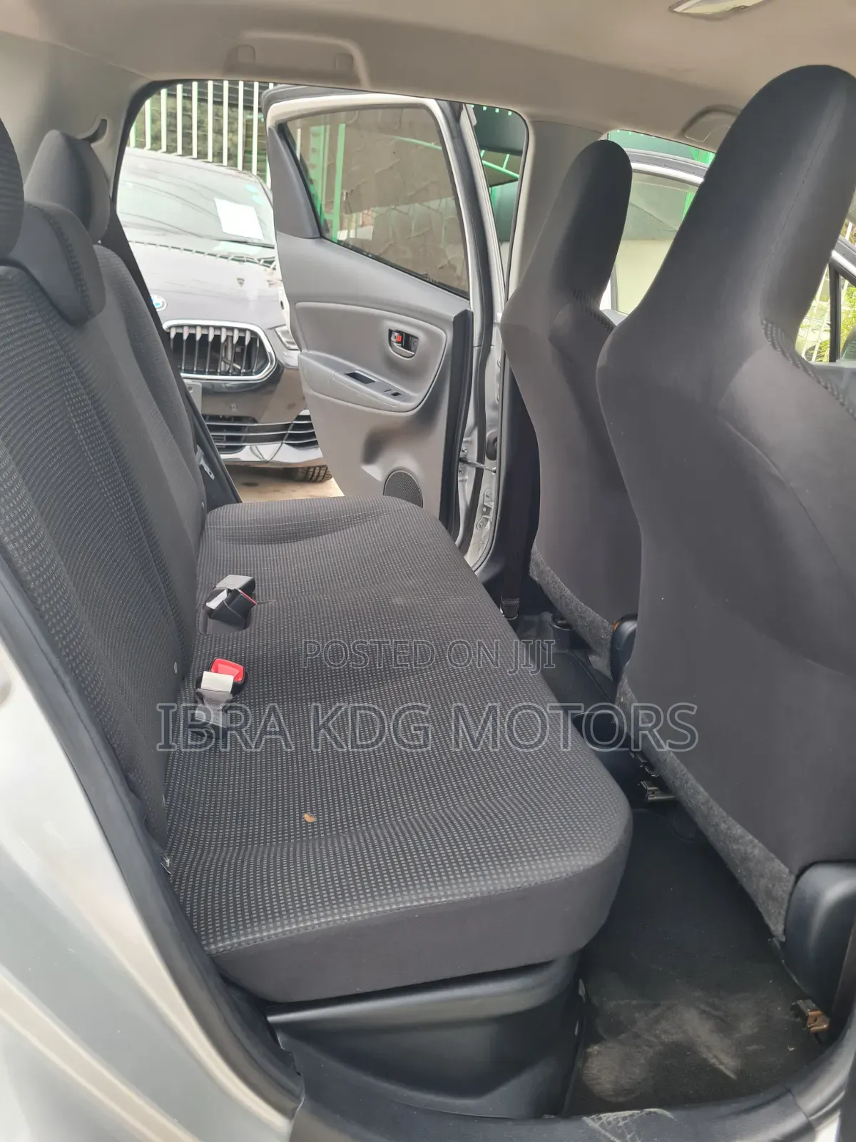 Toyota Vitz 2019 Silver