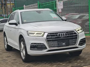 Audi Q5 2.0T Premium AWD quattro 2019 White