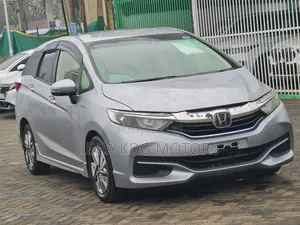 Honda Fit Shuttle 2019 Silver