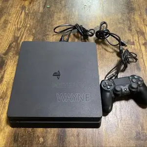 PS4 Slim .