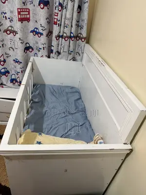 Baby Crib/Bed
