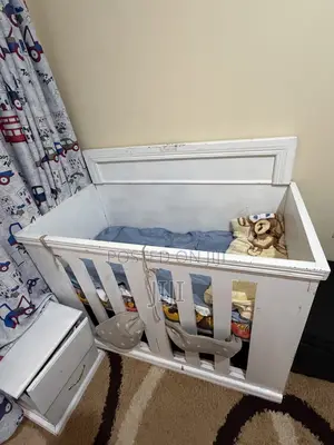 Baby Crib/Bed