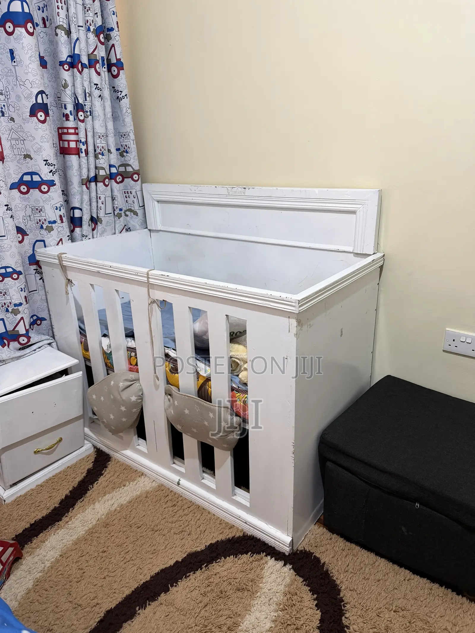 Baby Crib/Bed