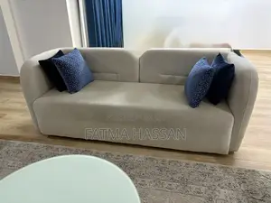Elegant Cream 5-Seater Sofa Set – Excellent Condition