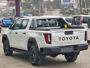 New Toyota Hilux 2026 White