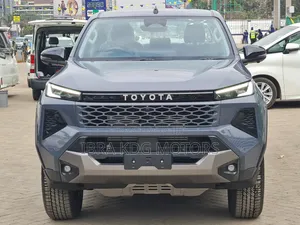 New Toyota Hilux 2026 Gray