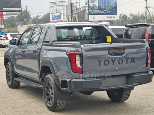 New Toyota Hilux 2026 Gray