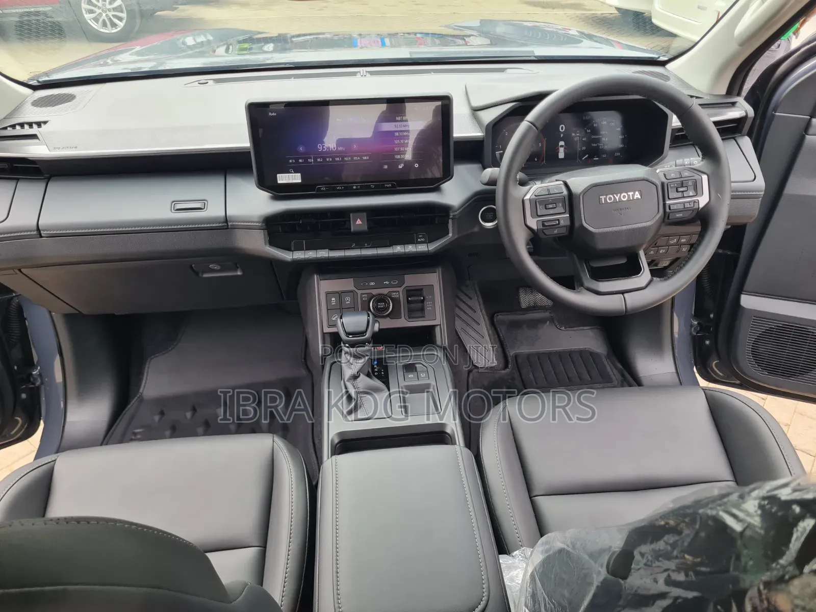 New Toyota Hilux 2026 Gray
