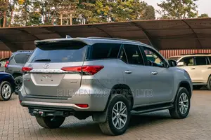 Toyota Fortuner 2020 Silver