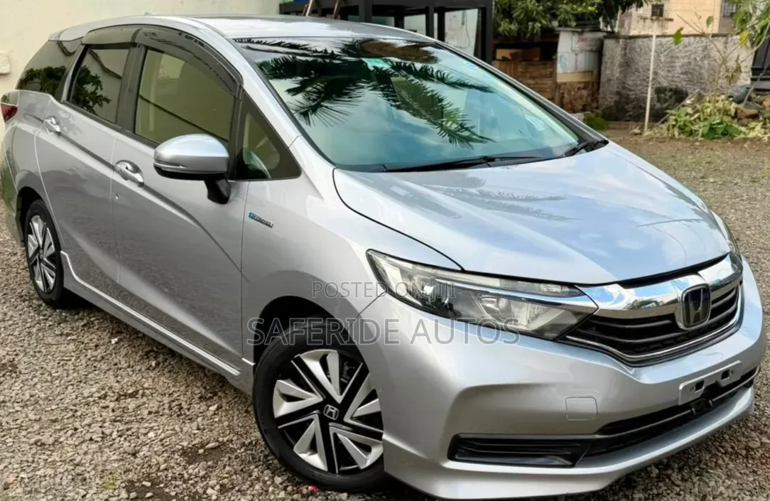 Honda Fit Shuttle 2020 Silver