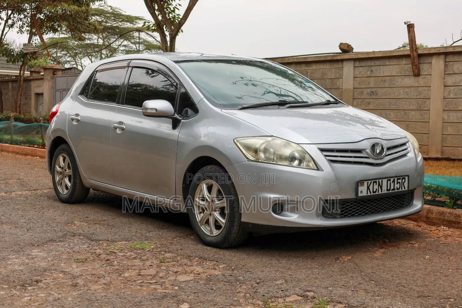 Toyota Auris 2010 Silver