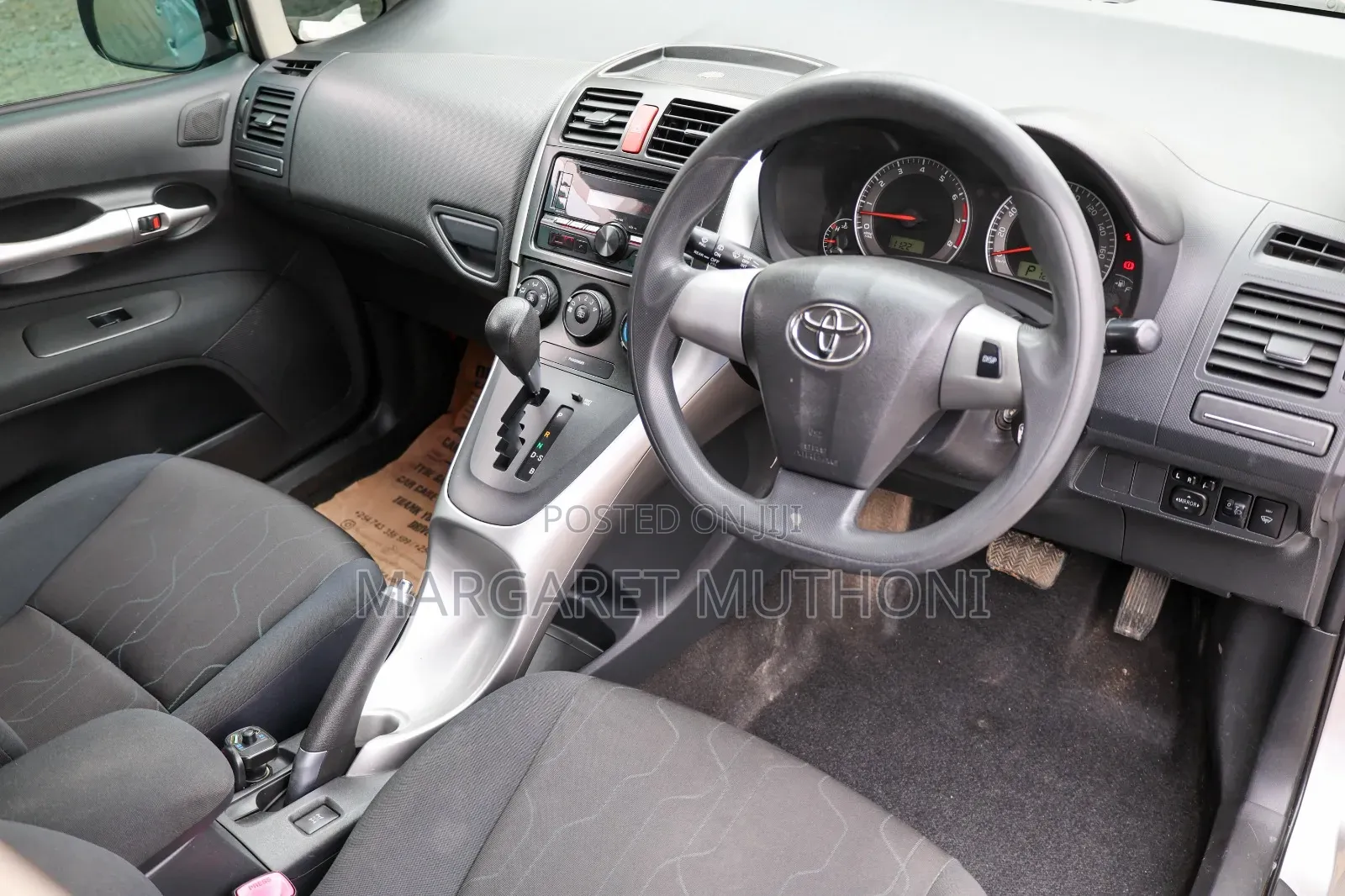 Toyota Auris 2010 Silver