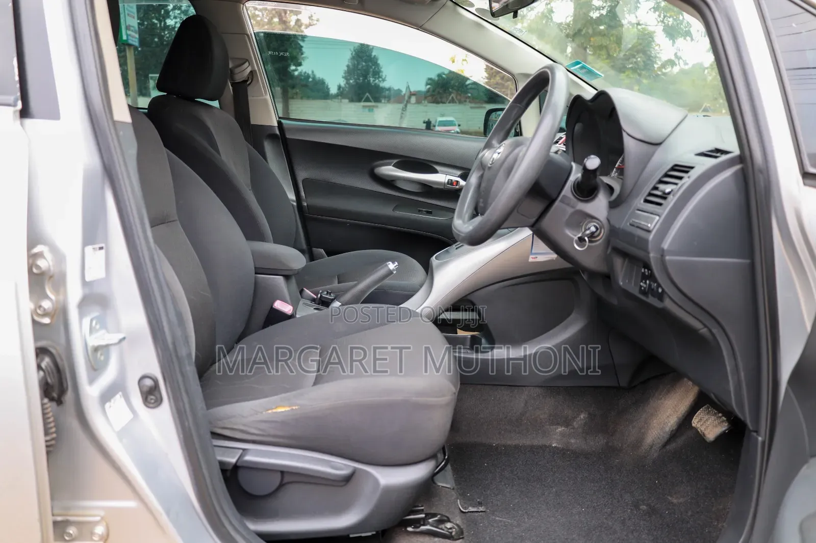 Toyota Auris 2010 Silver